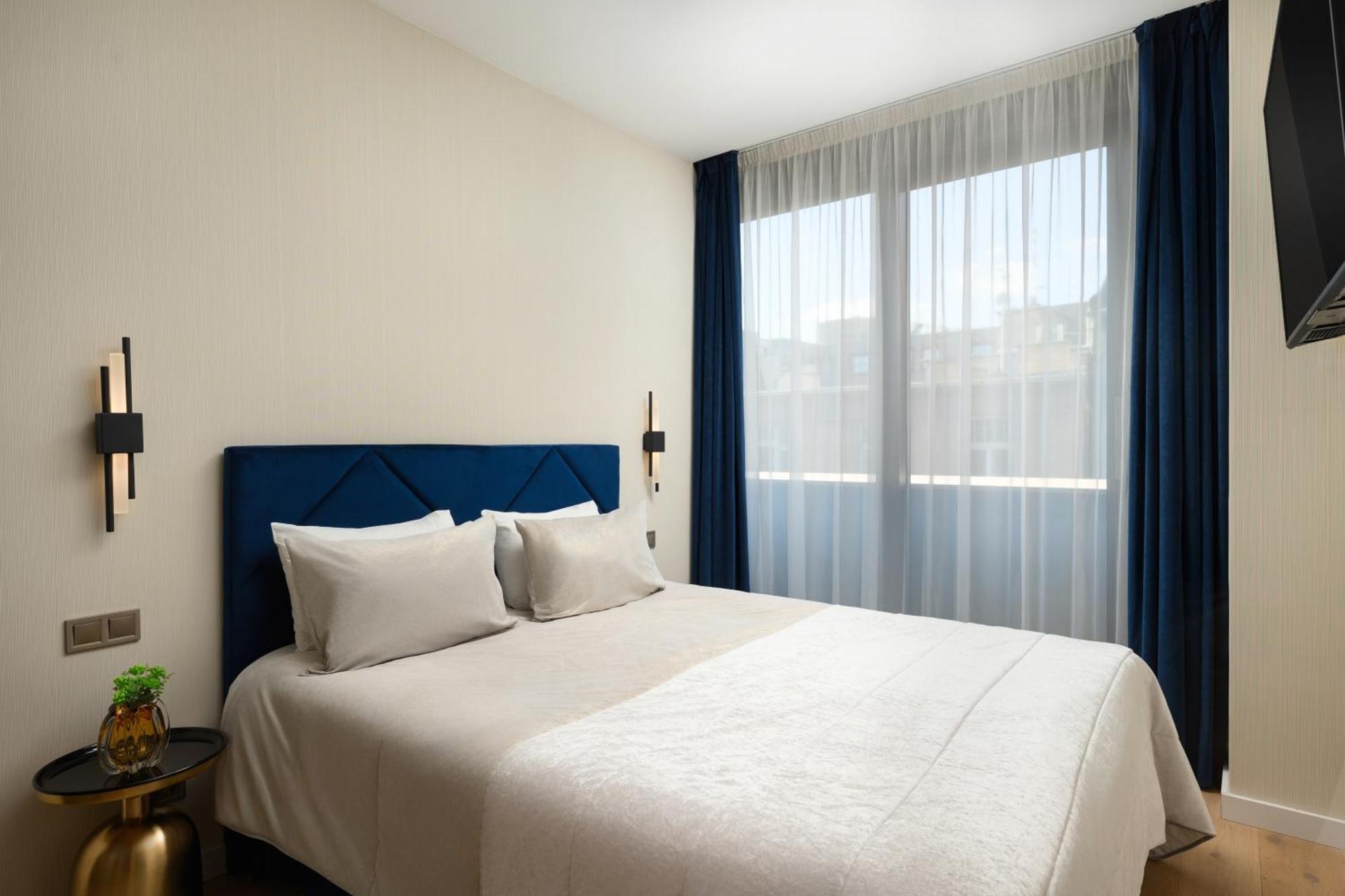 Emerald Downtown Luxury Suites By Continental Group — Photos 3